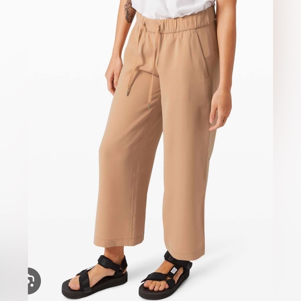 Lululemon | On The Fly Wide Leg 7/8 Pant - Woven | Beech Wood Colour | Size 2